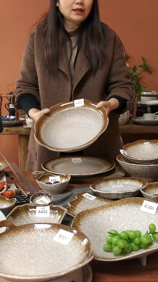 陶瓷A442 一只陶瓷粗陶花边大盆可能微瑕