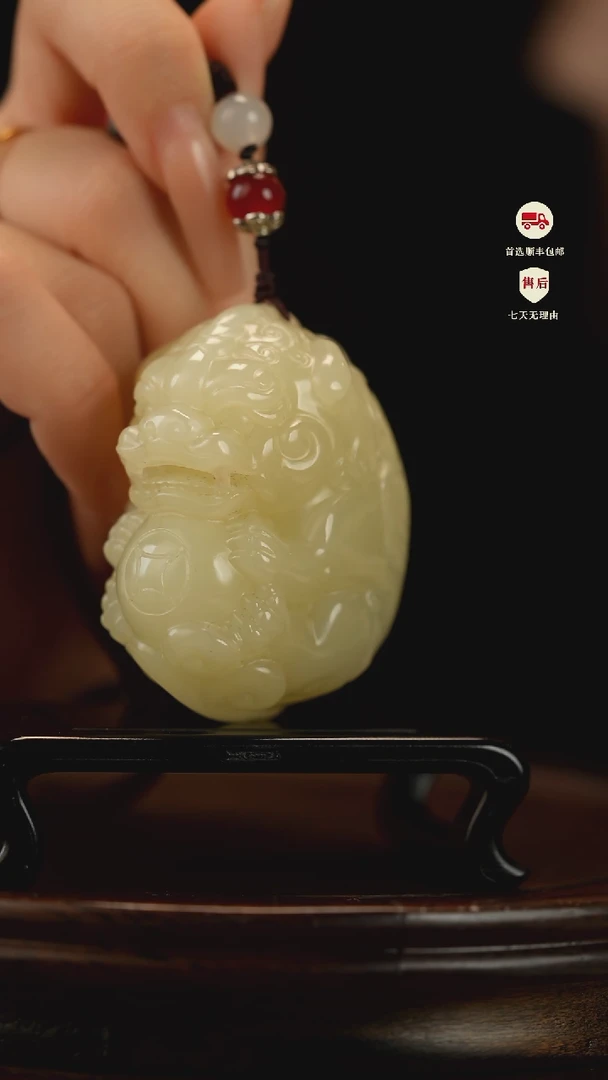 云南石竹叶青雕刻：有求必应手把件挂件