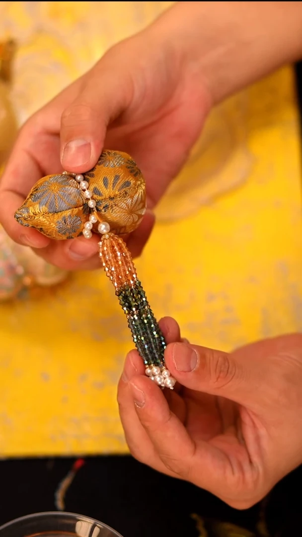 145金色宋锦葫芦＋流苏提溜