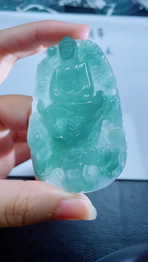 翡翠未镶嵌颈饰斯*克