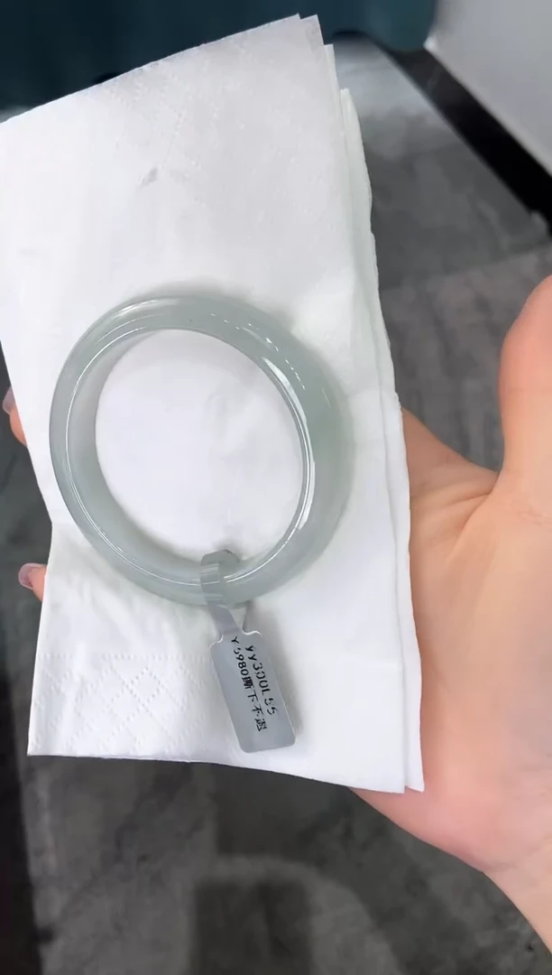 翡翠手镯未镶嵌55圈口t