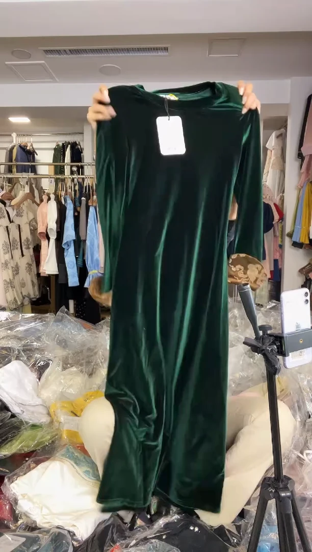 丝绒裙   M    115