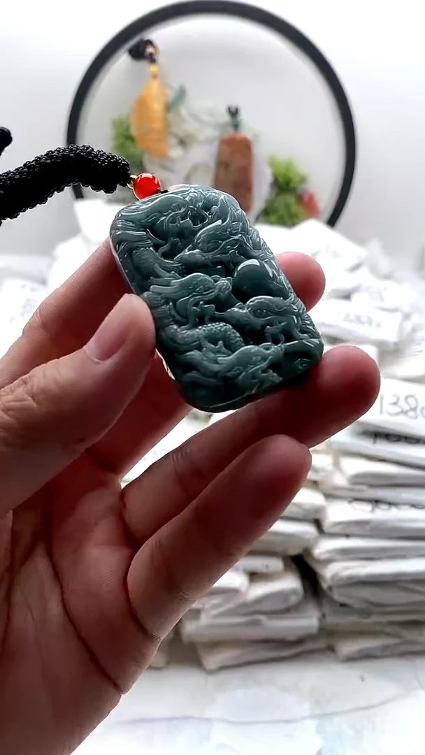 颈饰未镶嵌翡翠九龙