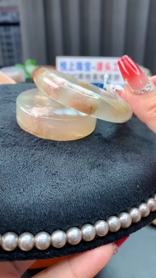 未镶嵌手镯石英质玉（56圈口）赠送镯心