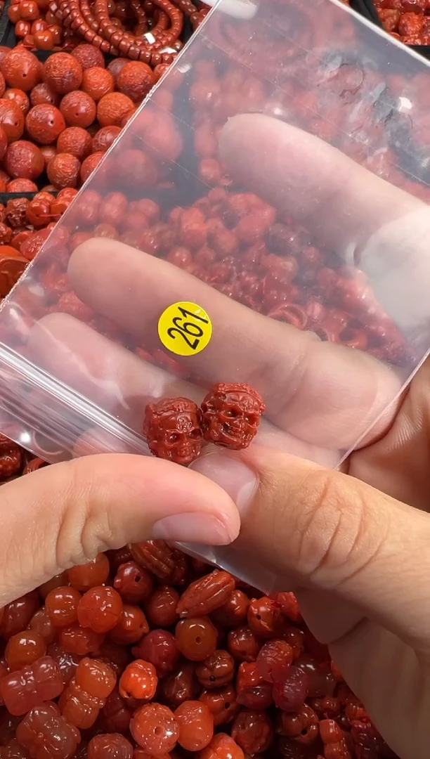 南红玛瑙未镶嵌颈饰1