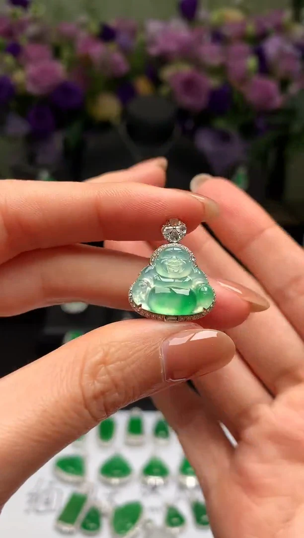 颈饰18K金镶嵌翡翠佛公