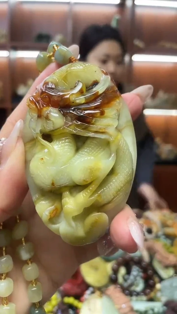 未镶嵌蛇纹石玉吊坠