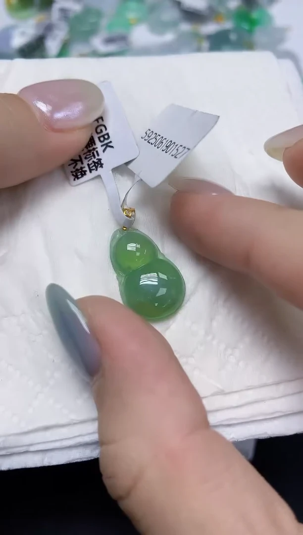 翡翠18K金镶嵌颈饰天然缅甸翡翠A货