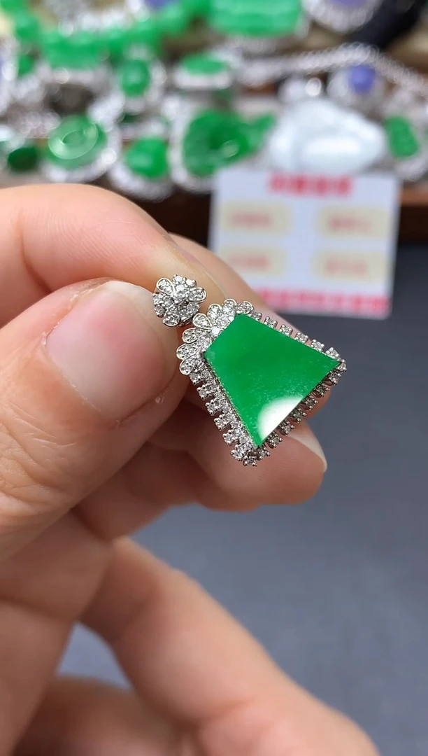 颈饰18K金镶嵌翡翠355-中国好珍宝