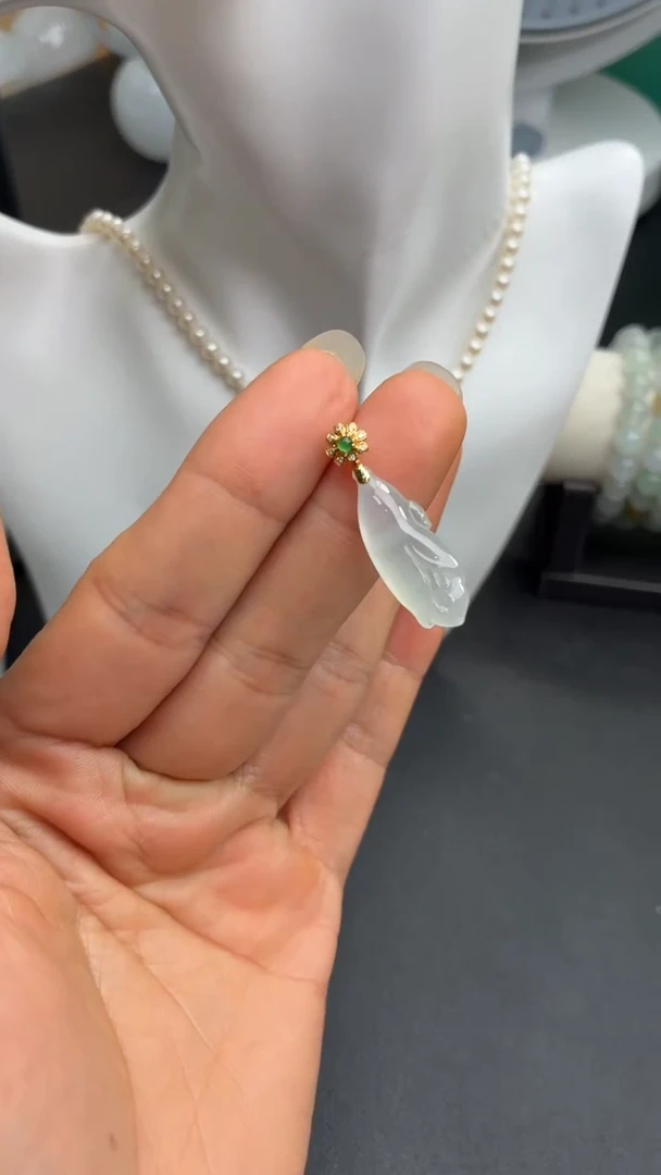 颈饰18K金镶嵌翡翠天然翡翠A货