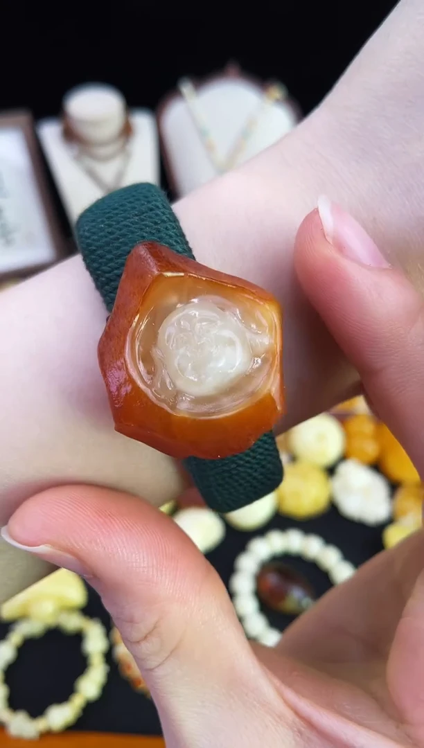 琥珀未镶嵌珠宝奇石柒月