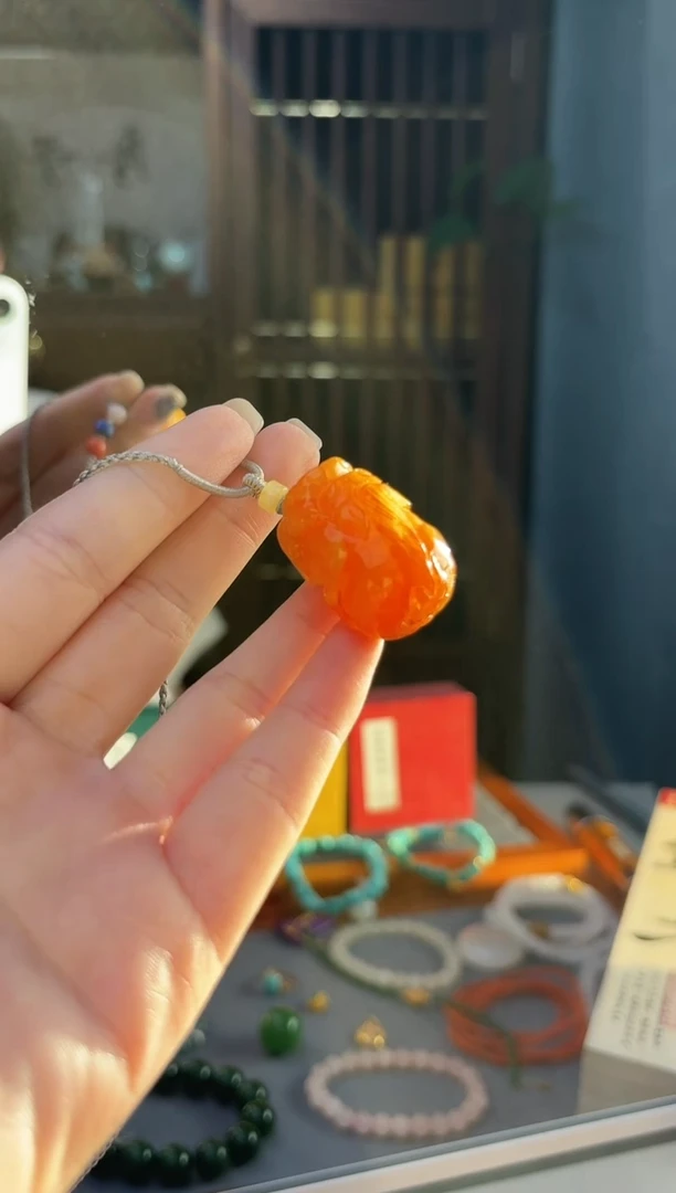 蜜蜡颈饰未镶嵌蜜蜡貔貅吊坠GW