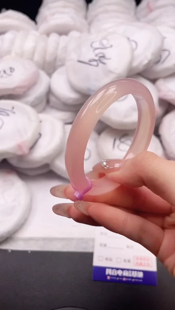 【闪购商品】石英质玉手镯未镶嵌6K168-54