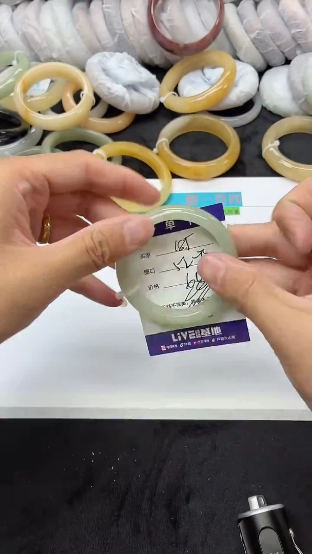 石英质玉手镯未镶嵌185