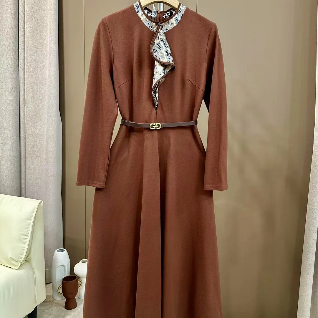 SS1023咖色丝巾领口连衣裙