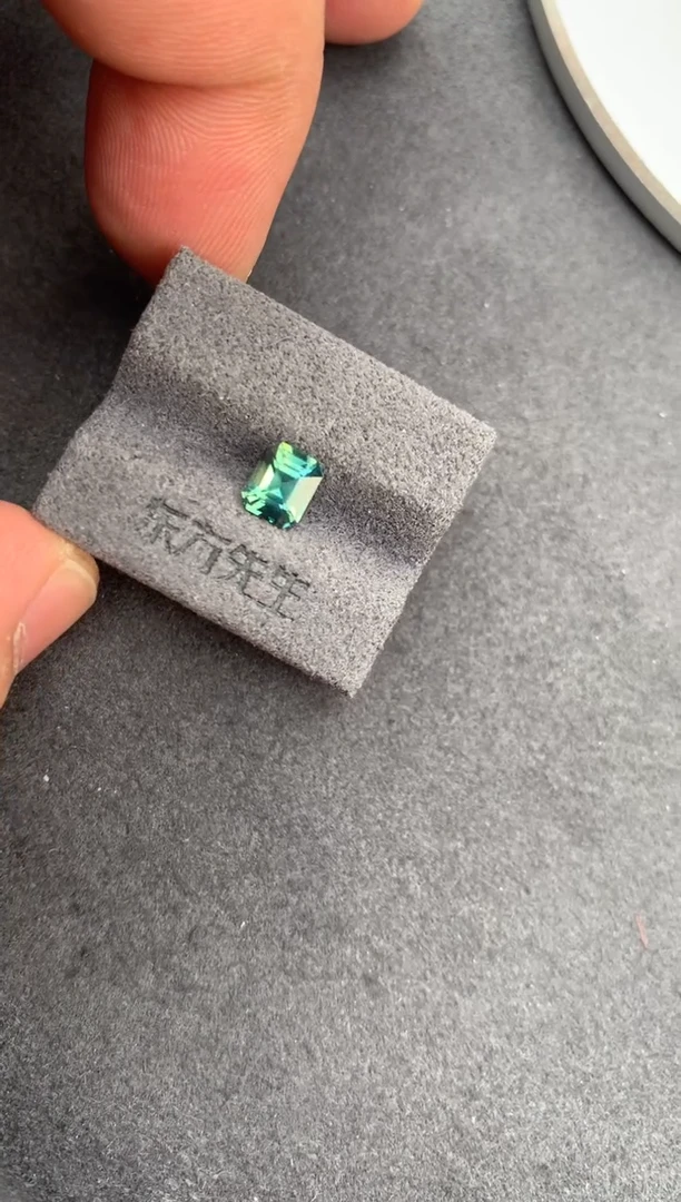 裸石彩色蓝宝石1.06ct绿蓝宝  AH  定制