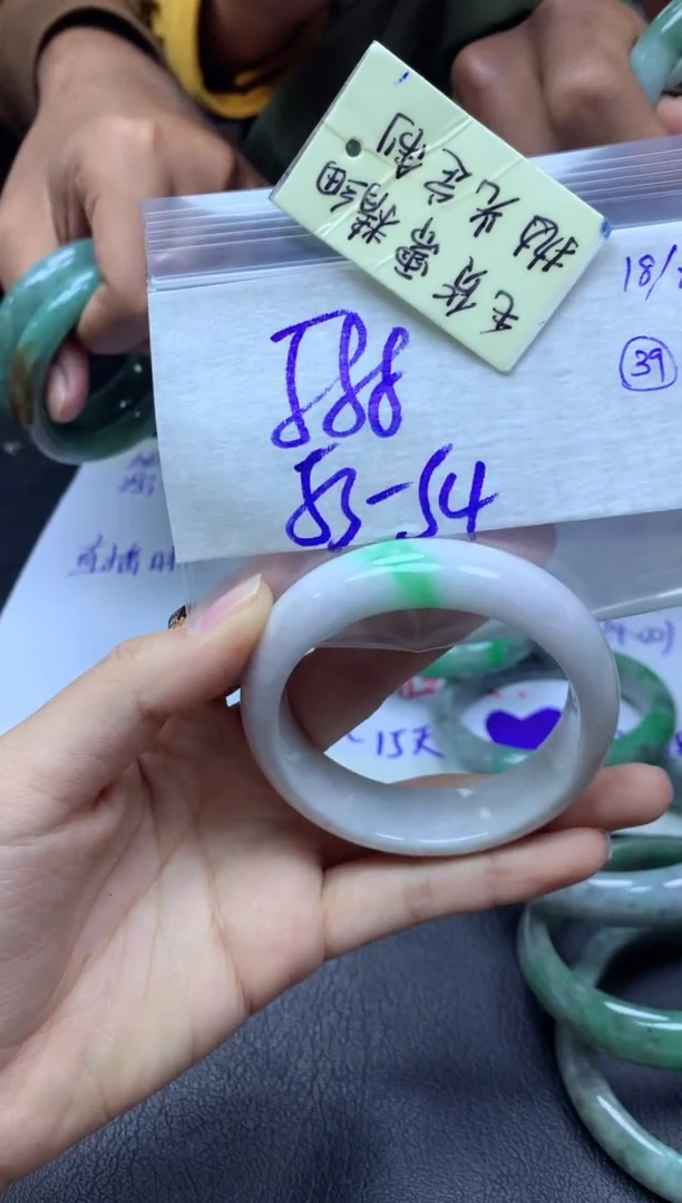 【闪购商品】定制翡翠未镶嵌手镯毛货需精细抛光+多人+588元