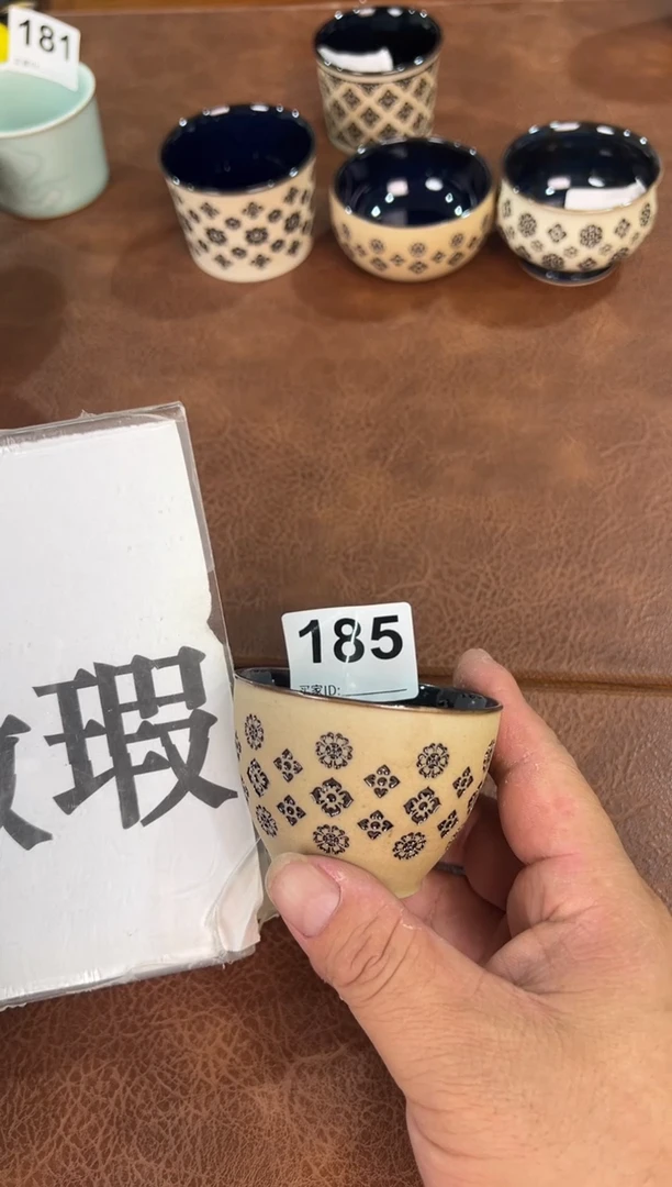 龙泉窑乌金釉宝相花平地罗汉185