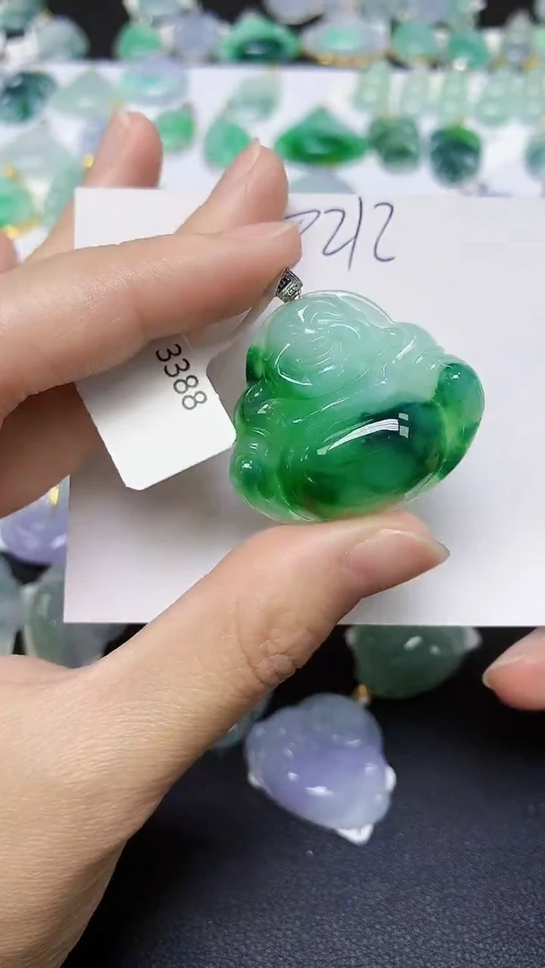 翡翠18K金镶嵌颈饰 天然缅甸翡翠A货