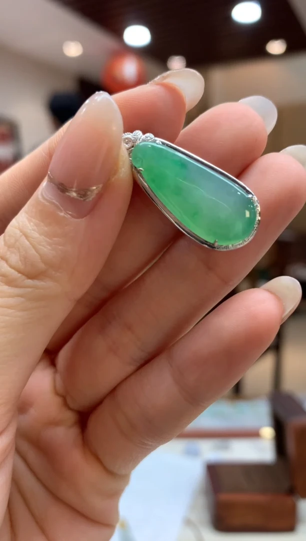 吊坠(不含链)18K金镶嵌翡翠福瓜