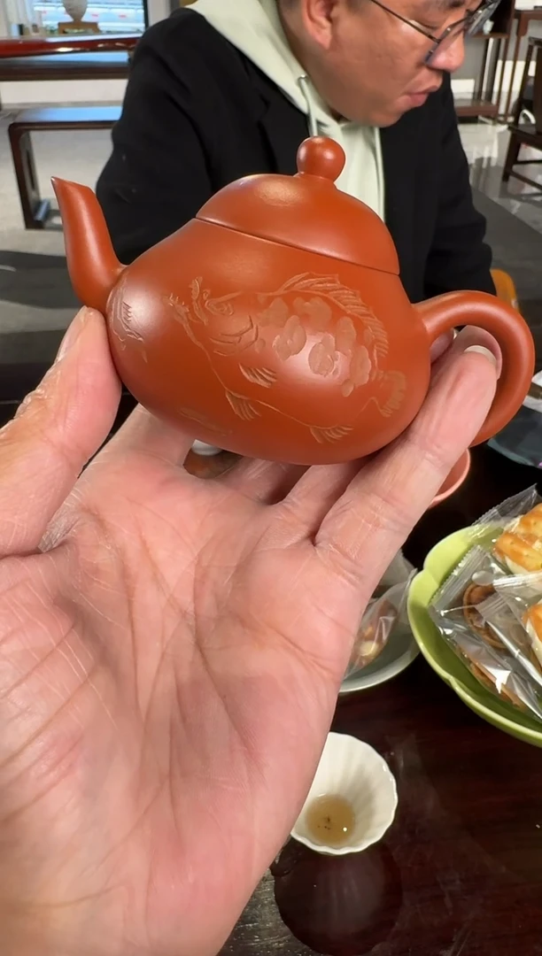 【闪购商品】潮州手刻鱼纹矮梨壶（预售）