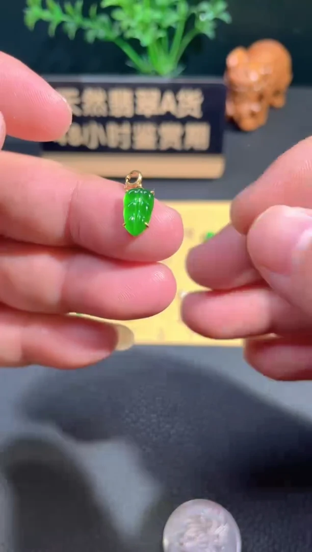 颈饰18K金镶嵌翡翠翡翠