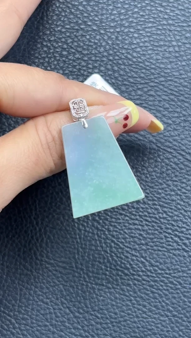 颈饰18K金镶嵌翡翠YM644-2 无事牌