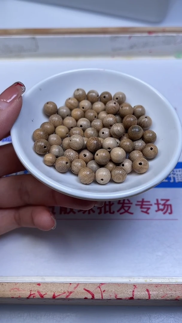 檀香木散珠D925 奶 香 木8mm30颗8.8元
