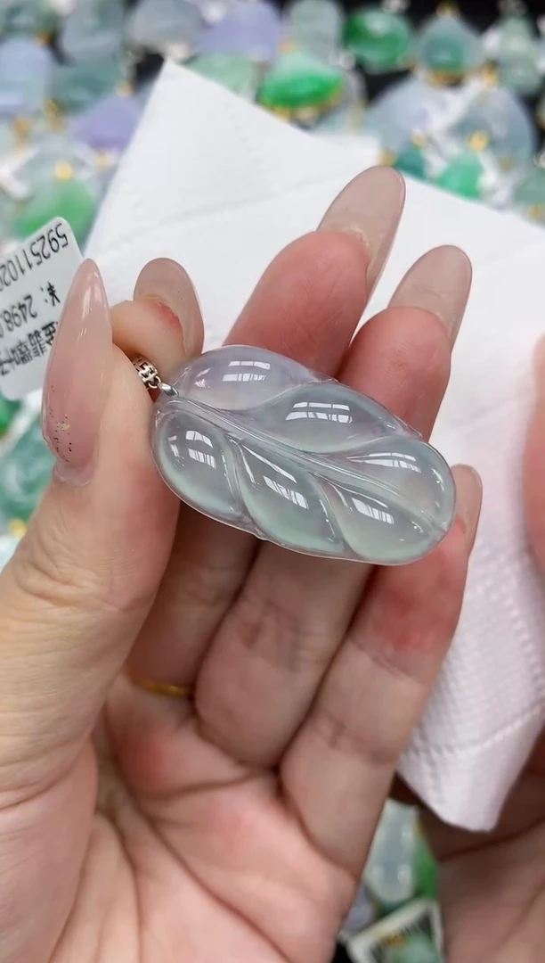 颈饰18K金镶嵌翡翠1111111111