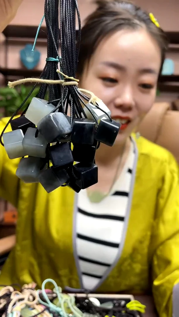 岫玉未镶嵌吊坠多样性发货其中发一