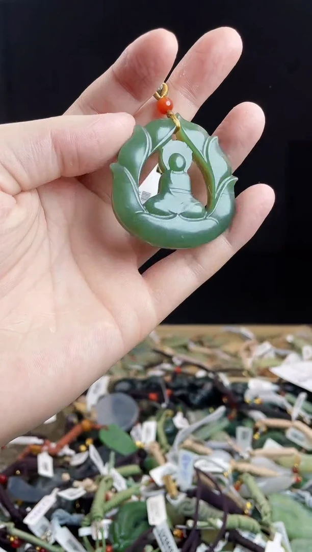 颈饰未镶嵌和田玉1