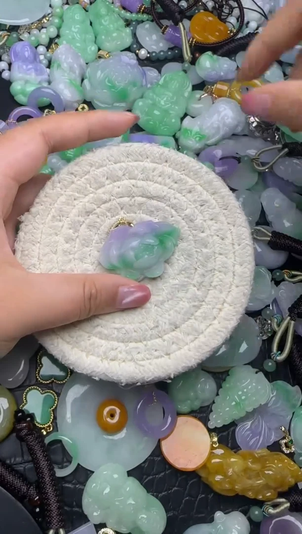 颈饰未镶嵌翡翠天然缅甸翡翠吊坠