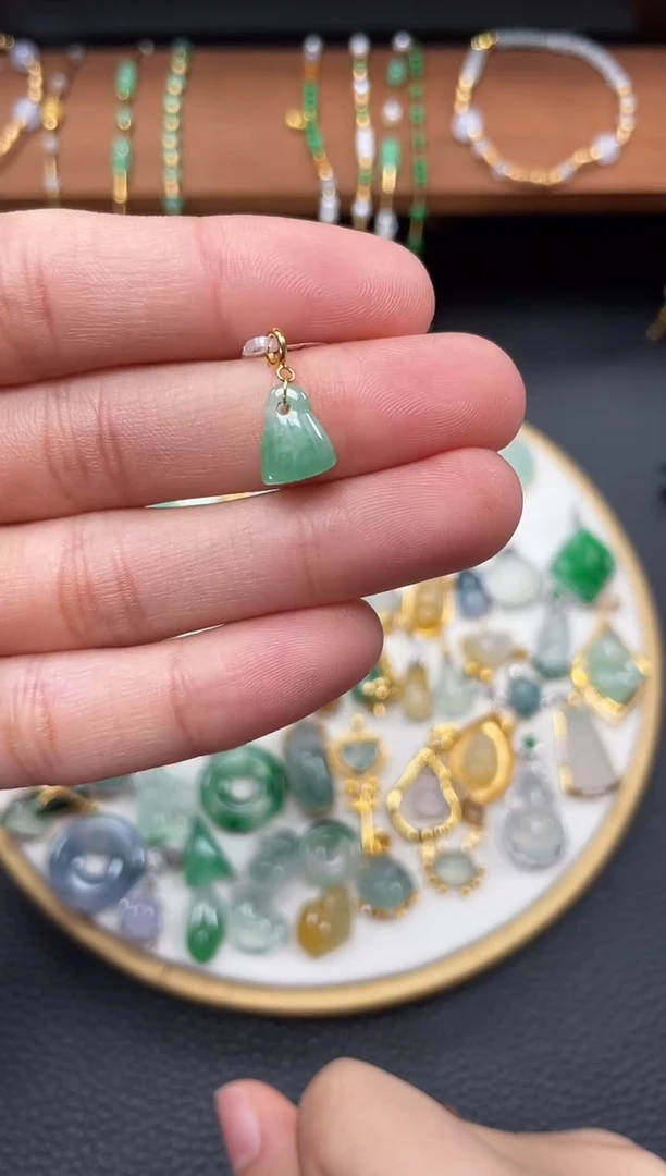 【闪购商品】翡翠吊坠(不含链)18K金镶嵌一个  JK358