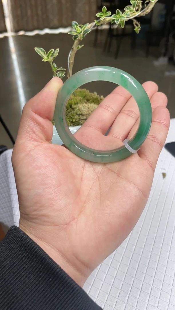 【闪购商品】石英质玉手镯未镶嵌非洲翠手镯多样性发货