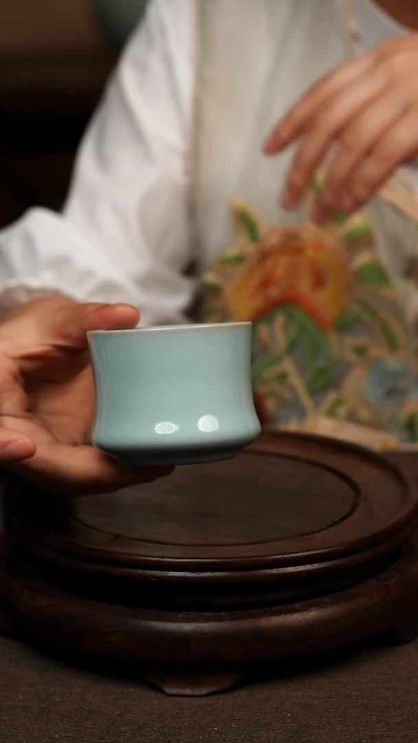 瓷片天青色全手束腰杯80ml 微瑕 不带礼盒