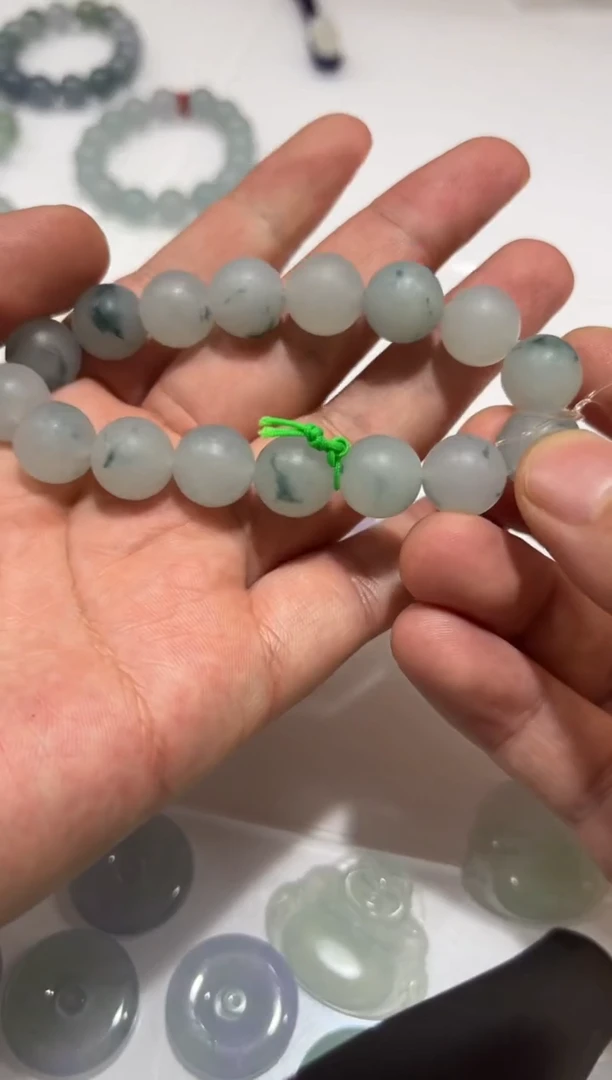 定制翡翠未镶嵌手串