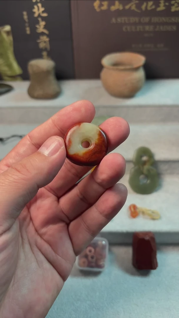 未镶嵌和田玉挂件玉璧 玉细腻沁美