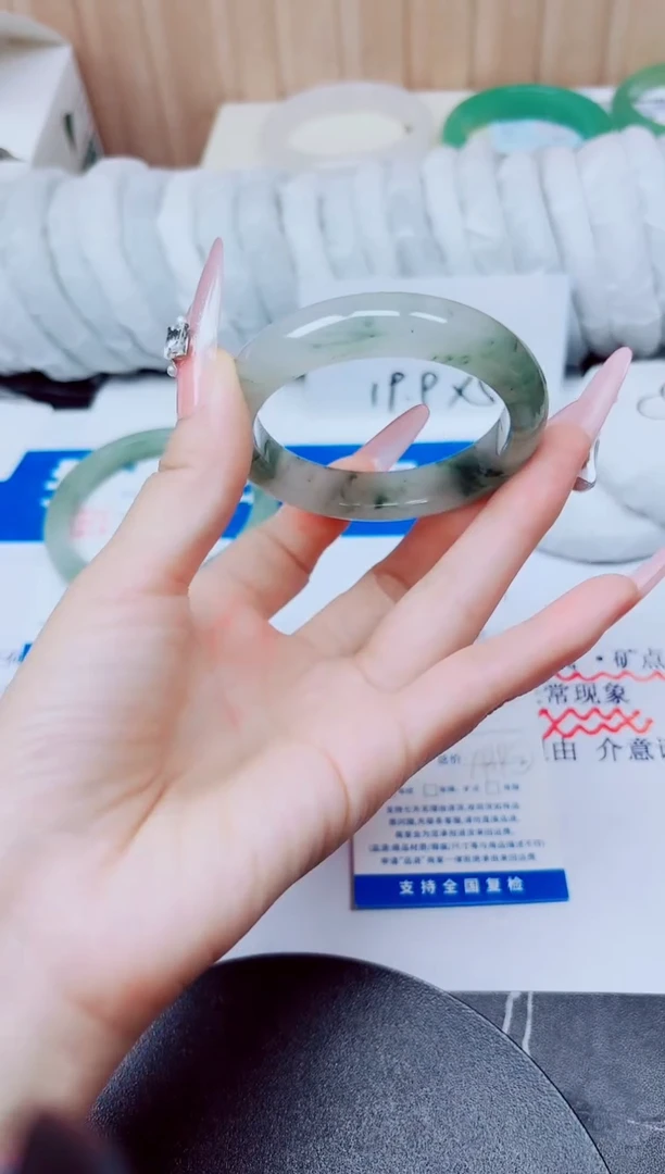 未镶嵌手镯石英质玉179/52.8
