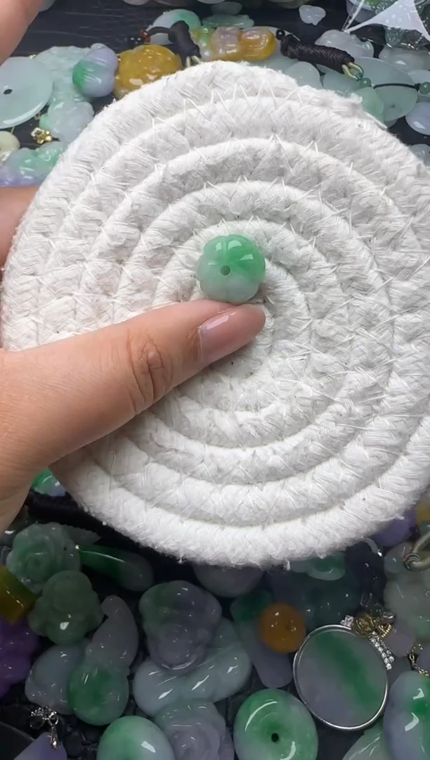 颈饰未镶嵌翡翠缅甸翡翠吊坠