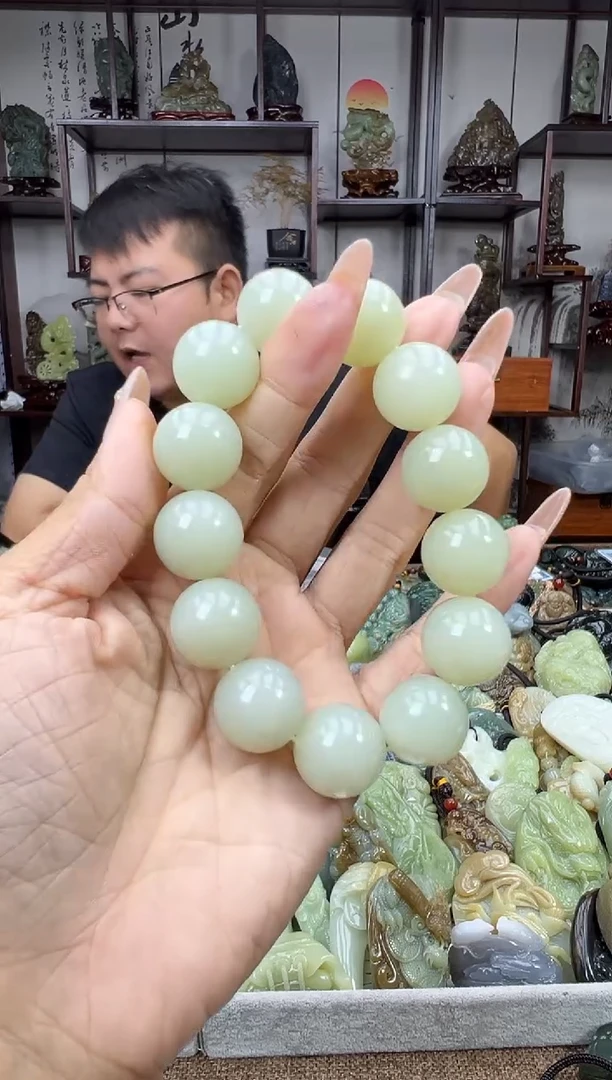 未镶嵌和田玉摆件1