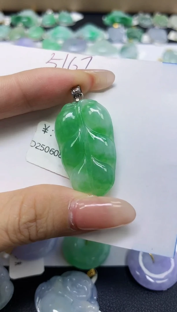 翡翠18K金镶嵌颈饰 天然缅甸翡翠A货