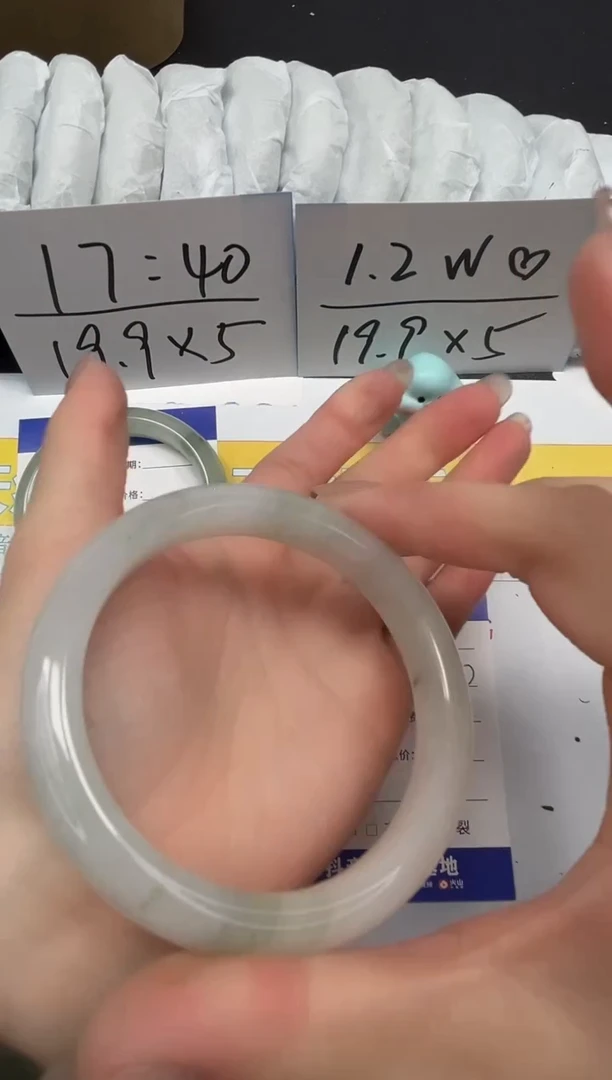 【闪购商品】石英质玉手镯合金181-60.3