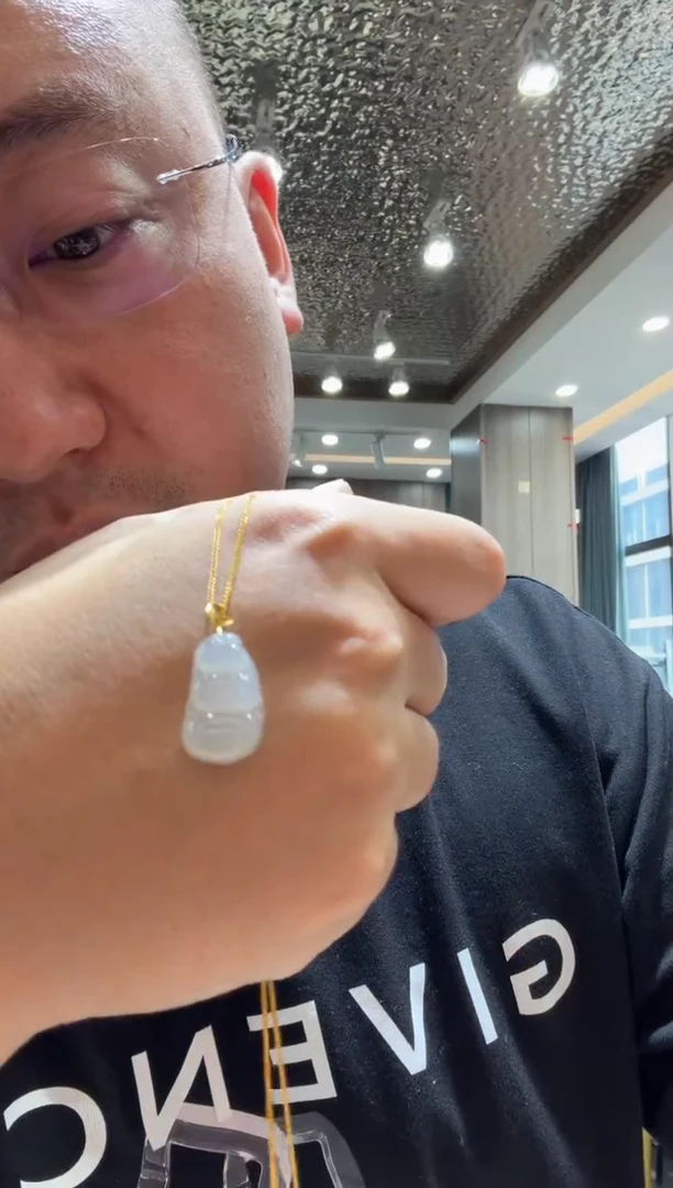 18K金镶嵌挂件翡翠A货翡翠多样性一件HK金镶白冰福豆