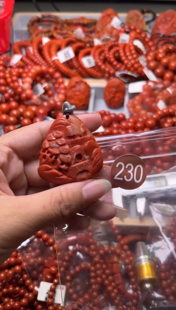 南红玛瑙未镶嵌珠宝奇石230