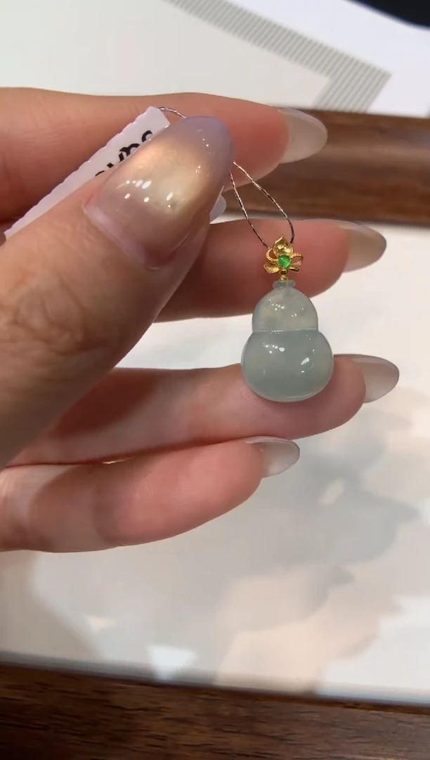 颈饰18K金镶嵌翡翠葫芦