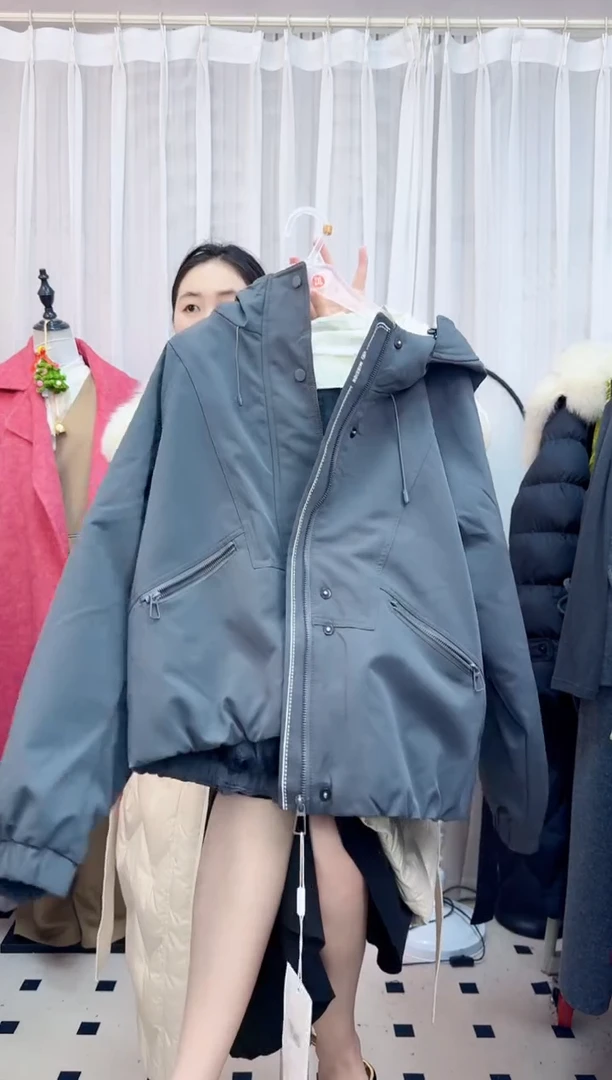 主播手里短款棉服