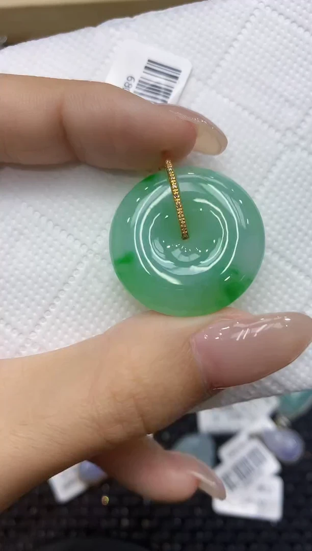翡翠18K金镶嵌颈饰111111111111