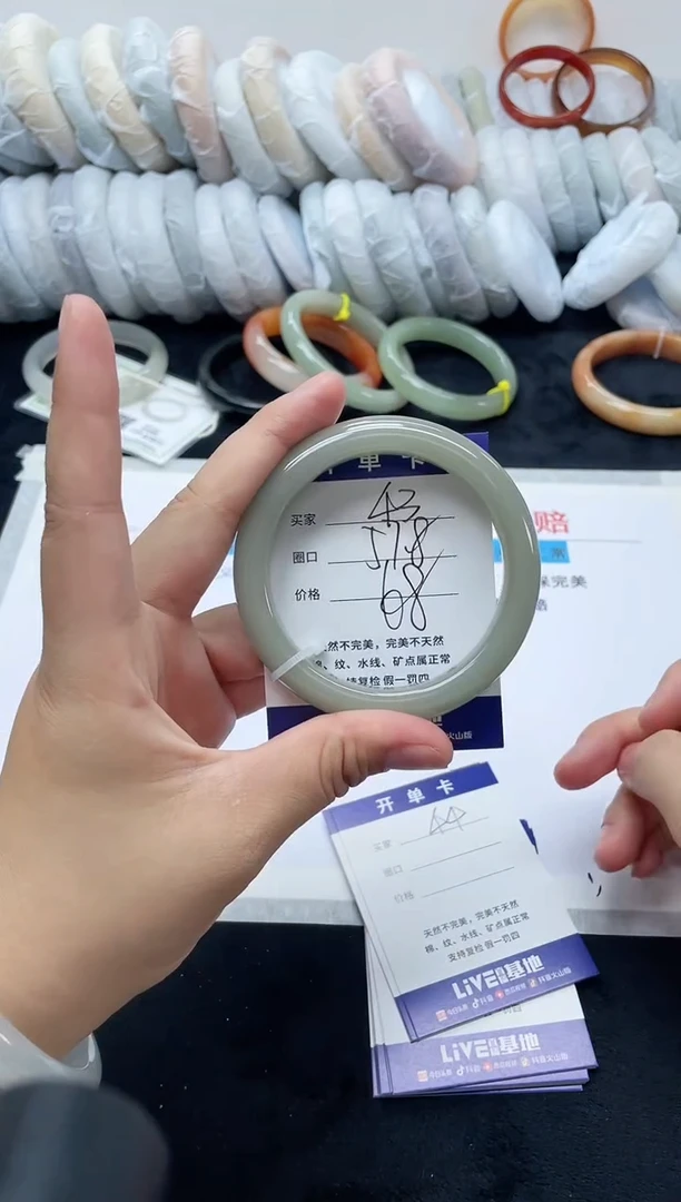 未镶嵌手镯石英质玉43