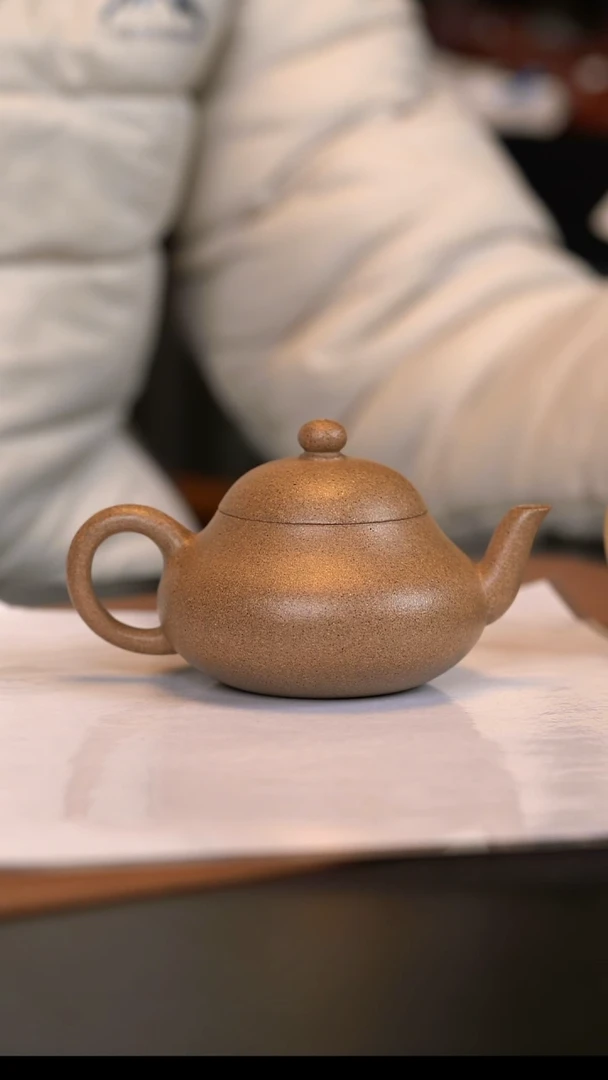 茶壶紫砂用****8宜兴原矿紫砂壶    段泥   140cc
