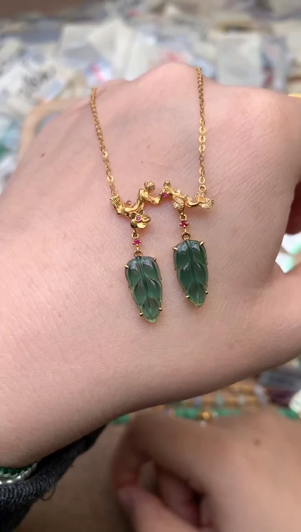 18K金镶嵌挂件翡翠1